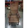 Image 8 : WOOD PATIO TABLE, 2 LEAFS AND 4 CHAIRS
