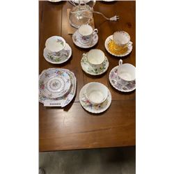 6 ROYAL ALBERT CUPS AND SAUCERS