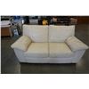 Image 1 : WHITE LEATHER LOVESEAT