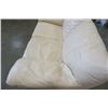 Image 8 : WHITE LEATHER LOVESEAT