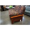 Image 5 : WOOD FRAMED FUTON