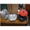 Image 2 : WOK AND LIDDED PAN