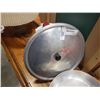 Image 7 : WOK AND LIDDED PAN