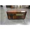 Image 1 : Vintage stewart warner tube radio