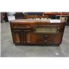 Image 2 : Vintage stewart warner tube radio