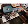 Image 4 : 2 leather satchels, inspirational sign and lot of collectibles