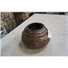 Image 8 : DECORATIVE METAL TEAPOT AND VASE