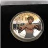 Image 2 : BRUCE LEE GOLD PLATED COMMEMORATIVE COIN w/ CASE