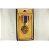 Image 1 : US AIR MEDAL WITH RIBBON AND BAR, ORIGINAL PACKAGE