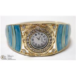 WOMENS ELEGANT CUFF STYLE WRIST WATCH- GOLD &