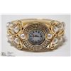 Image 1 : WOMENS ELEGANT CUFF STYLE WRIST WATCH- GOLD TONE/