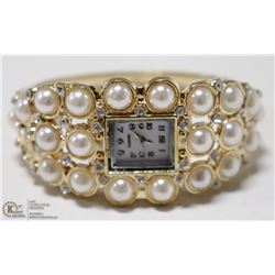 WOMENS ELEGANT CUFF STYLE WRIST WATCH- GOLD TONE