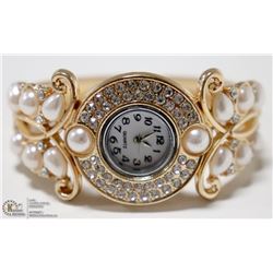 WOMENS ELEGANT CUFF STYLE WRIST WATCH- GOLD TONE/
