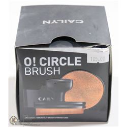 CAILYN O! CIRCLE BRUSH. INCLUDES BRUSH & STORAGE