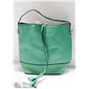 Image 1 : GREEN HANDBAG WITH GOLD TONE ACCENTS