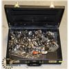 Image 1 : ESTATE BRIEFCASE COLLECTOR SPOONS