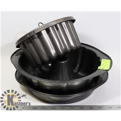 WILTON 9" ROUND CAKE PANS (2) & 9.75" BUNDT PAN