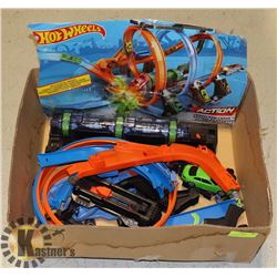 BOX WITH HOT WHEELS "CORKSCREW CRASH"