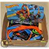 Image 1 : BOX WITH HOT WHEELS "CORKSCREW CRASH"