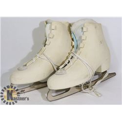 SCM WOMENS SKATES - SIZE 10 HARD SHELLED