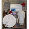 Image 1 : PLASTICWARE- BOX LOT ASSORTED