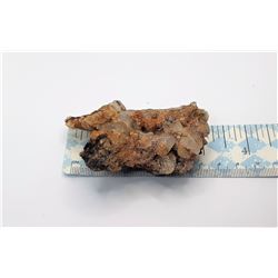 3)  QUARTZ MINERAL SPECIMEN