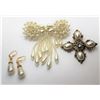 Image 1 : 13)  SET OF PEARL ACCESSORIES, INCLUDES