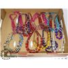 Image 1 : LARGE FLAT OF ASSORTED NECKLACES