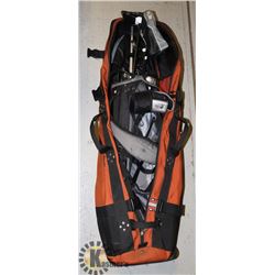 TAYLORMADE GOLF CLUB SET IN CLUB GLOVE CARRY BAG