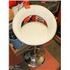 Image 1 : WHITE HYDROLIC LIFT BAR STOOL