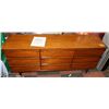 Image 1 : VINTAGE 9 DRAWER DRESSER 66 X 17 X 30