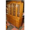 Image 1 : 6' TALL HUTCH