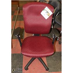 RED & BLACK HYDRAULIC LIFT OFFICE CHAIR