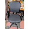 Image 1 : ALL BLACK HYDRAULIC LIFT OFFICE CHAIR