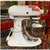 Image 1 : WHITE KITCHENAID STAND MIXER