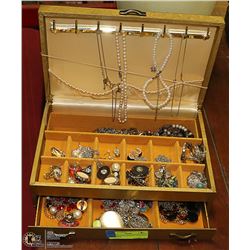 VINTAGE GOLD JEWELRY BOX WITH CONTENTS