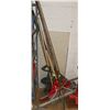 Image 1 : LOT OF VARIOUS RAKES, SHOVELS, ETC