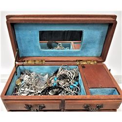 VINTAGE JEWELRY MUSIC BOX WITH CONTENTS