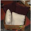 Image 1 : BOX WITH 4 SHOWHOME DECORATOR THROW CUSHIONS