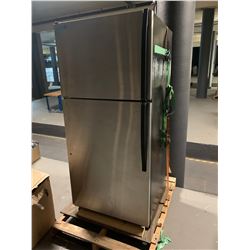 Whirlpool 18cuft. fridge