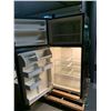 Image 2 : Whirlpool 18cuft. fridge
