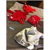 Image 1 : 3 red lobster and 1 silver shark toy