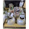 Image 2 : 5 round and a pallet of square industrial lights