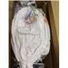 Image 8 : 2 boxes of clothing