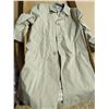 Image 1 : 2 boxes of clothing