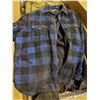Image 2 : 2 boxes of clothing