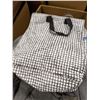 Image 2 : 2 boxes of clothing