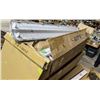 Image 3 : 18 x Vapour proof fixtures (Tamlite - lighting) 3 florescent lights and 10 per box for K12 lens (2 f