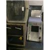 Image 1 : 3 Animal crates