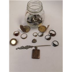 LARGE ASST OF ANTIQUE GOLD  RINGS AND JEWELLERY